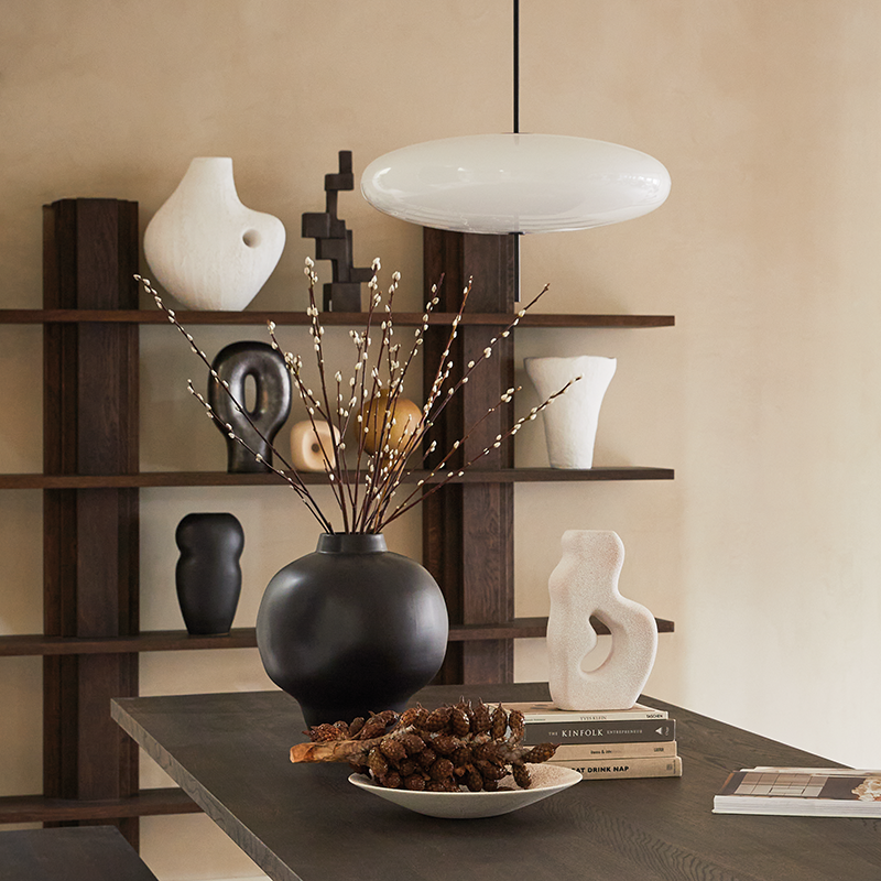 UNC- Large Vase Black Stor