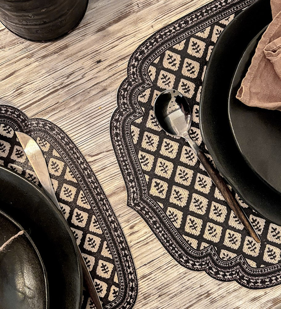 BEIJA FLOR - JAIPUR BLACK Cutout Vinyl Placemat