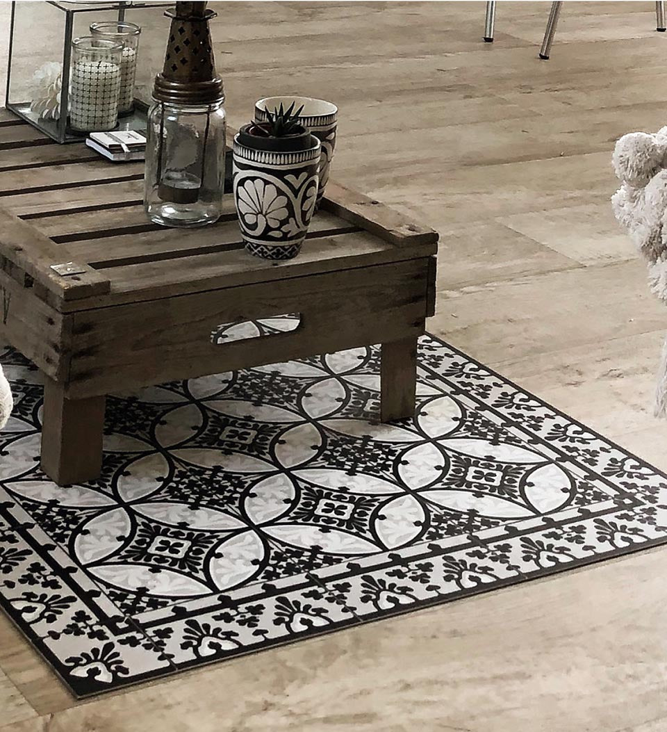 BEIJA FLOR- Barcelona Black & White Vinyl Rug