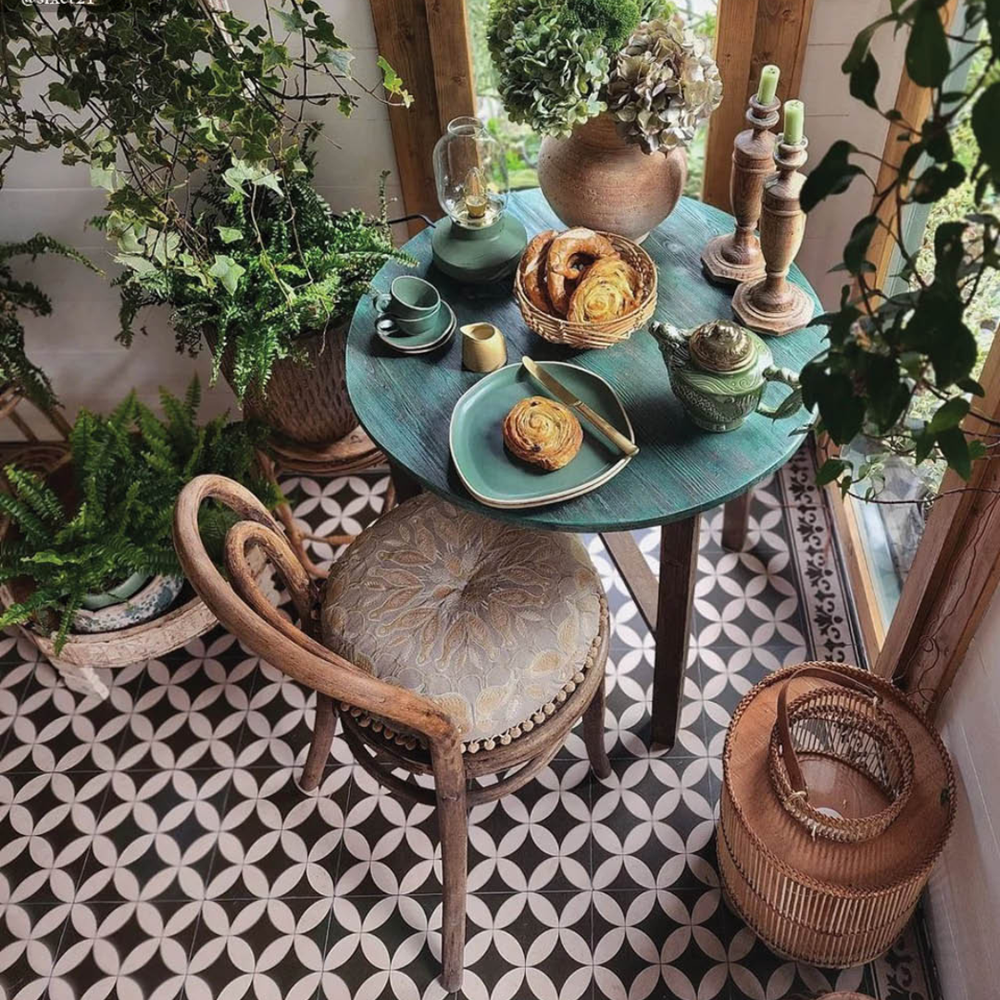 BEIJA FLOR- SOFI B&W CLASSIC MODERN Vinyl Rug