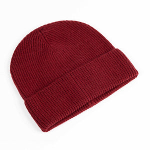 Cashmere blend ribbed knit beanie in burgundy