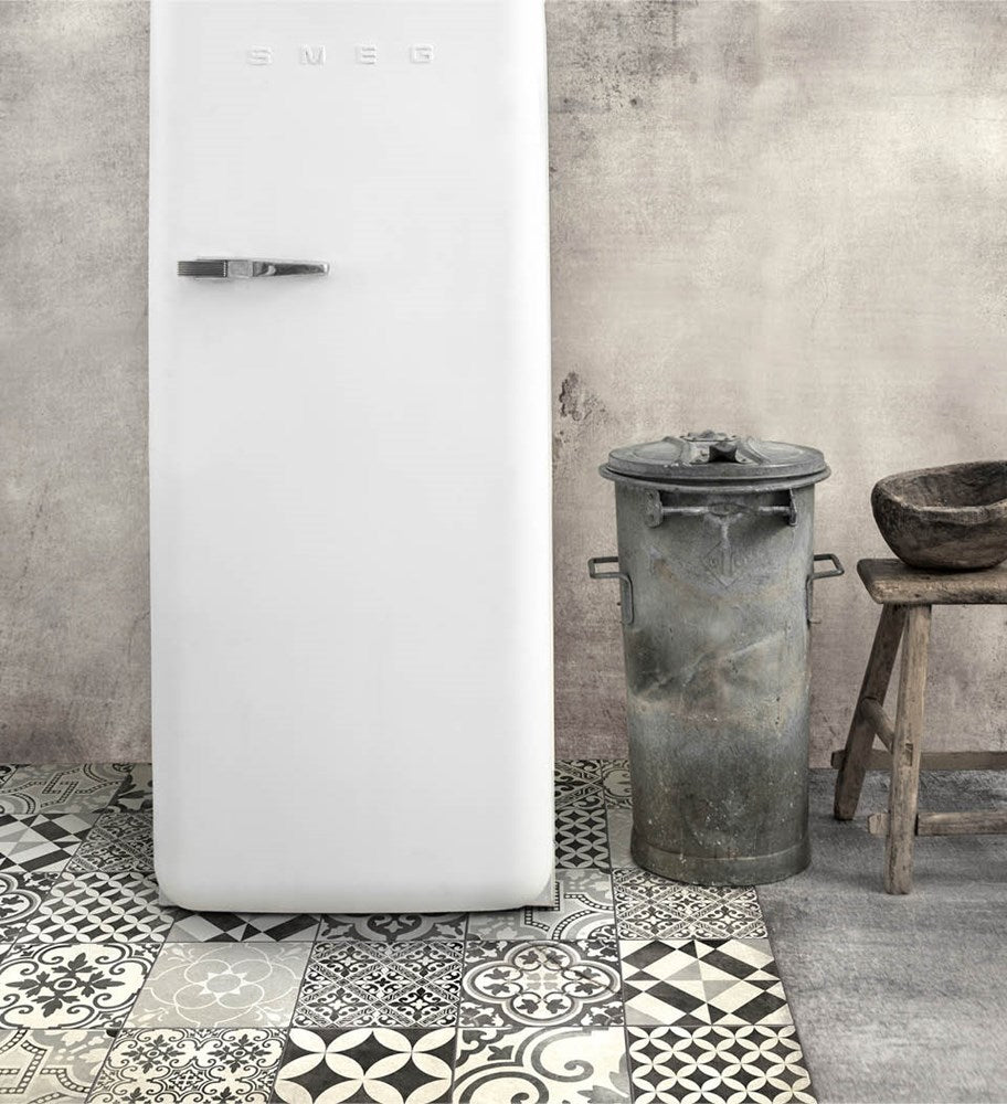 BEIJA FLOR- ECLECTIC B&W Floor Vinyl Rug