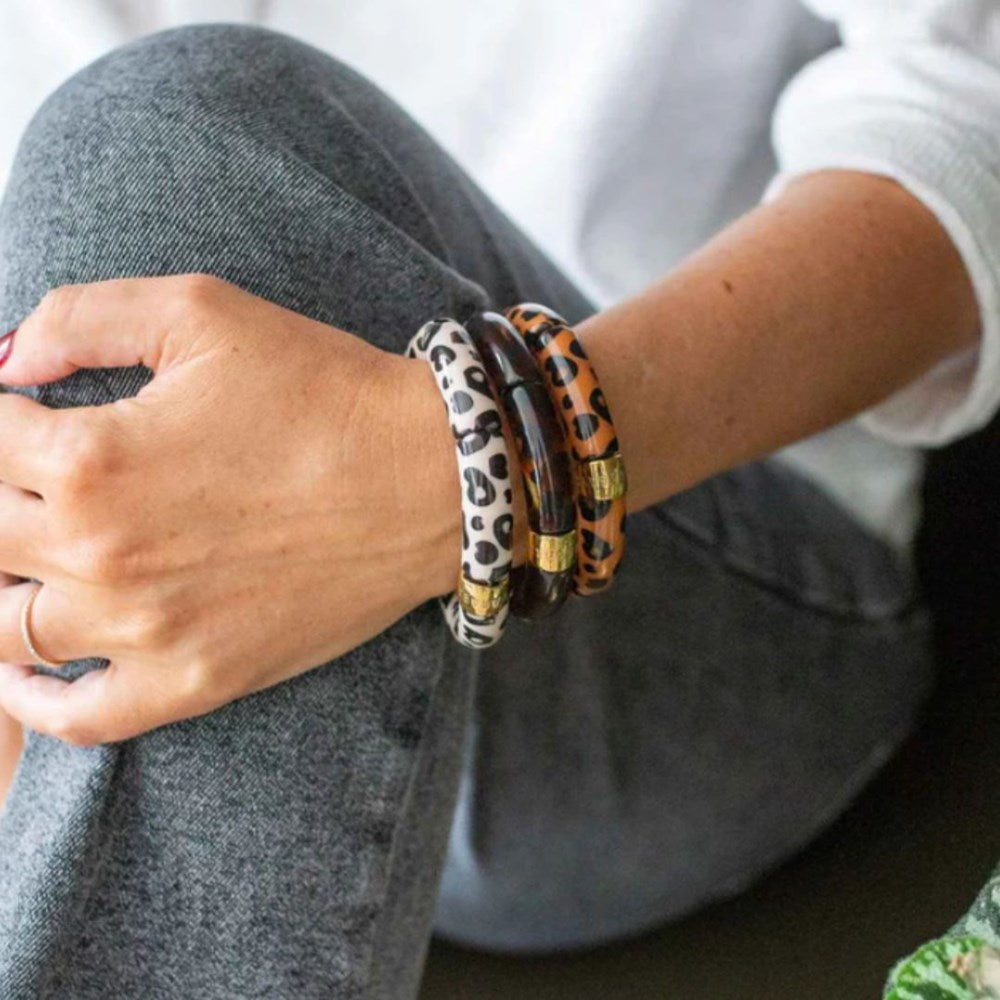 PARABAYA Resin Bangle Bracelets Set of 3 - Graou, leopard motif, worn on wrist