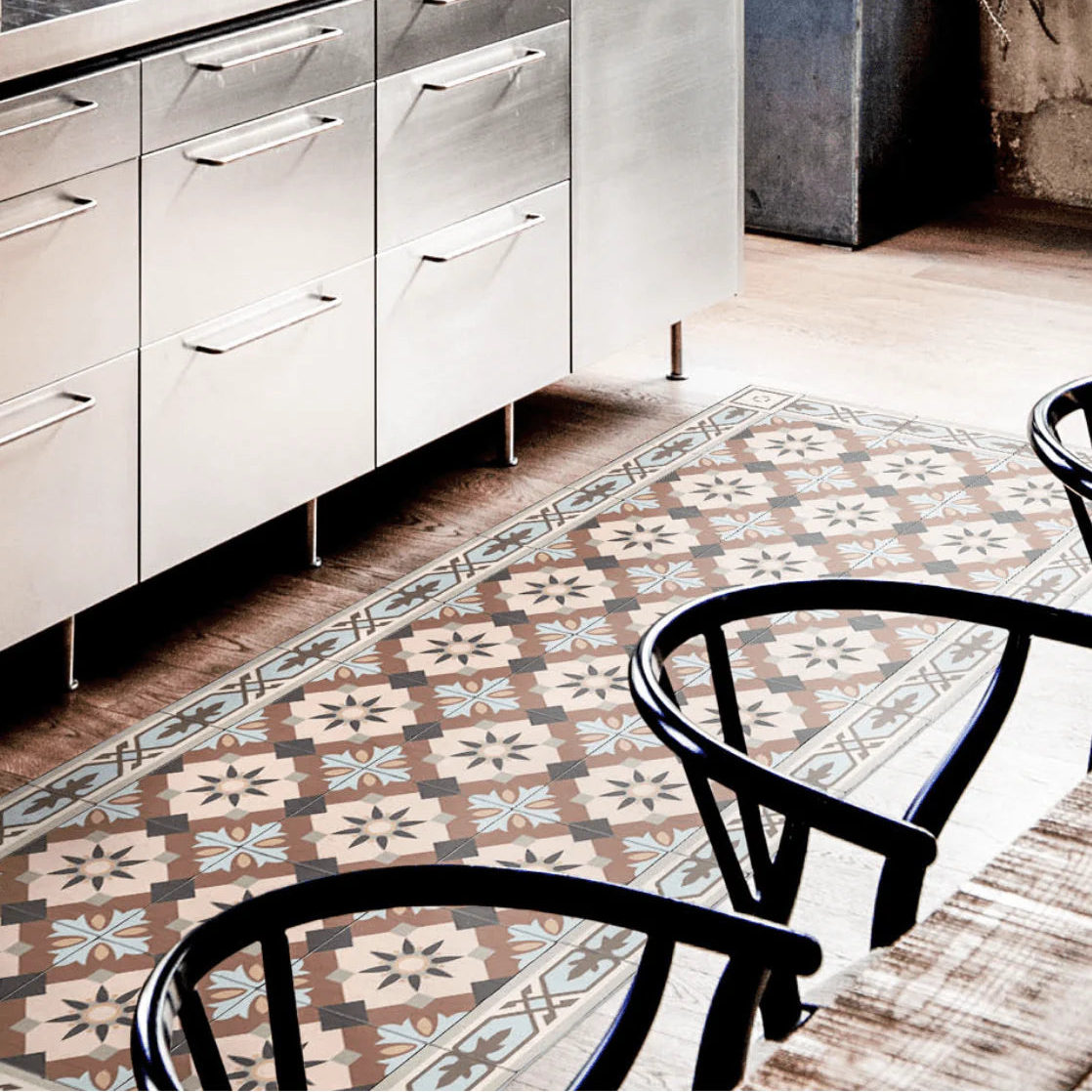Beija Flor vinyl rug 'Amsterdam Classic Concrete' placed on the floor in a kitchen/dining interior.