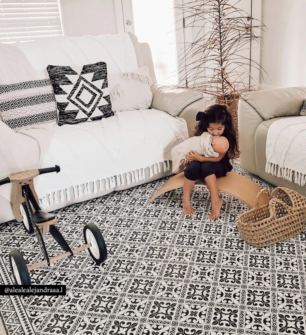 Beija Flor vinyl rug Flor De Lis Black & White placed on the floor in a styled indoor setting.
