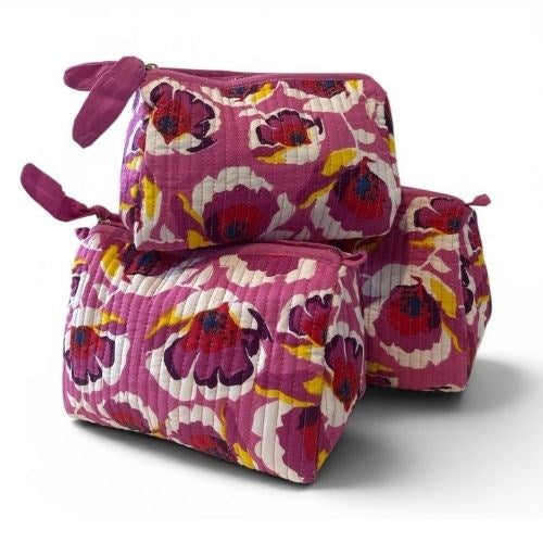 VOYAGE Milly pink and red floral toiletry bag set of 3 in graduated sizes
