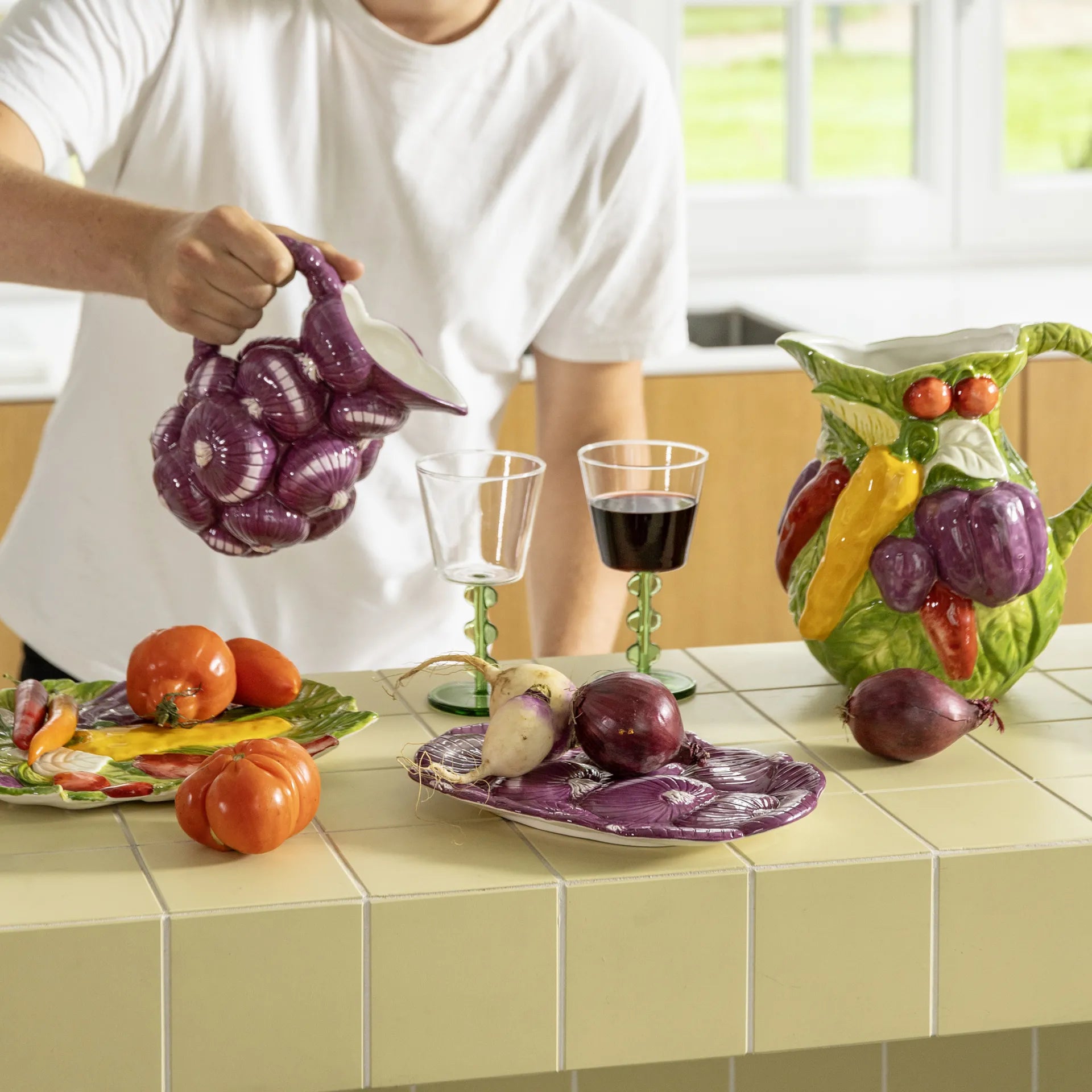 KLEVERING-Jug legume pepper styled on table