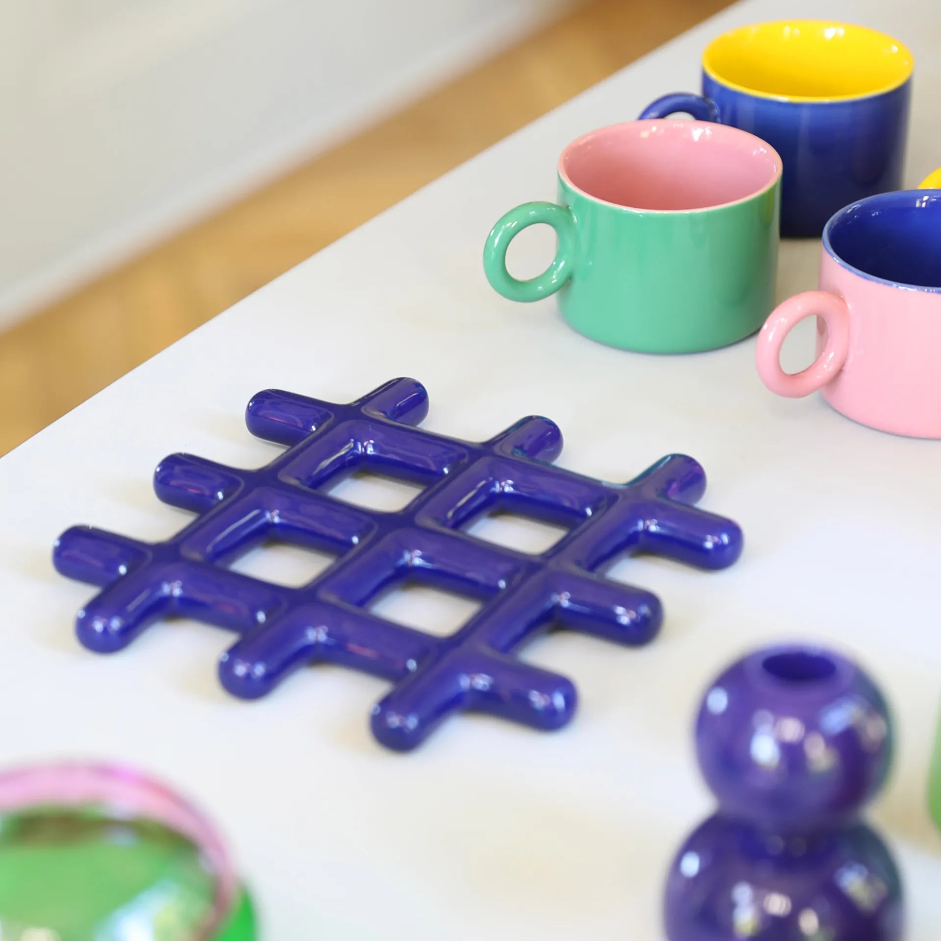 Klevering-colourful and fun mugs Chiquito set of 4 & Trivet grid Blue
