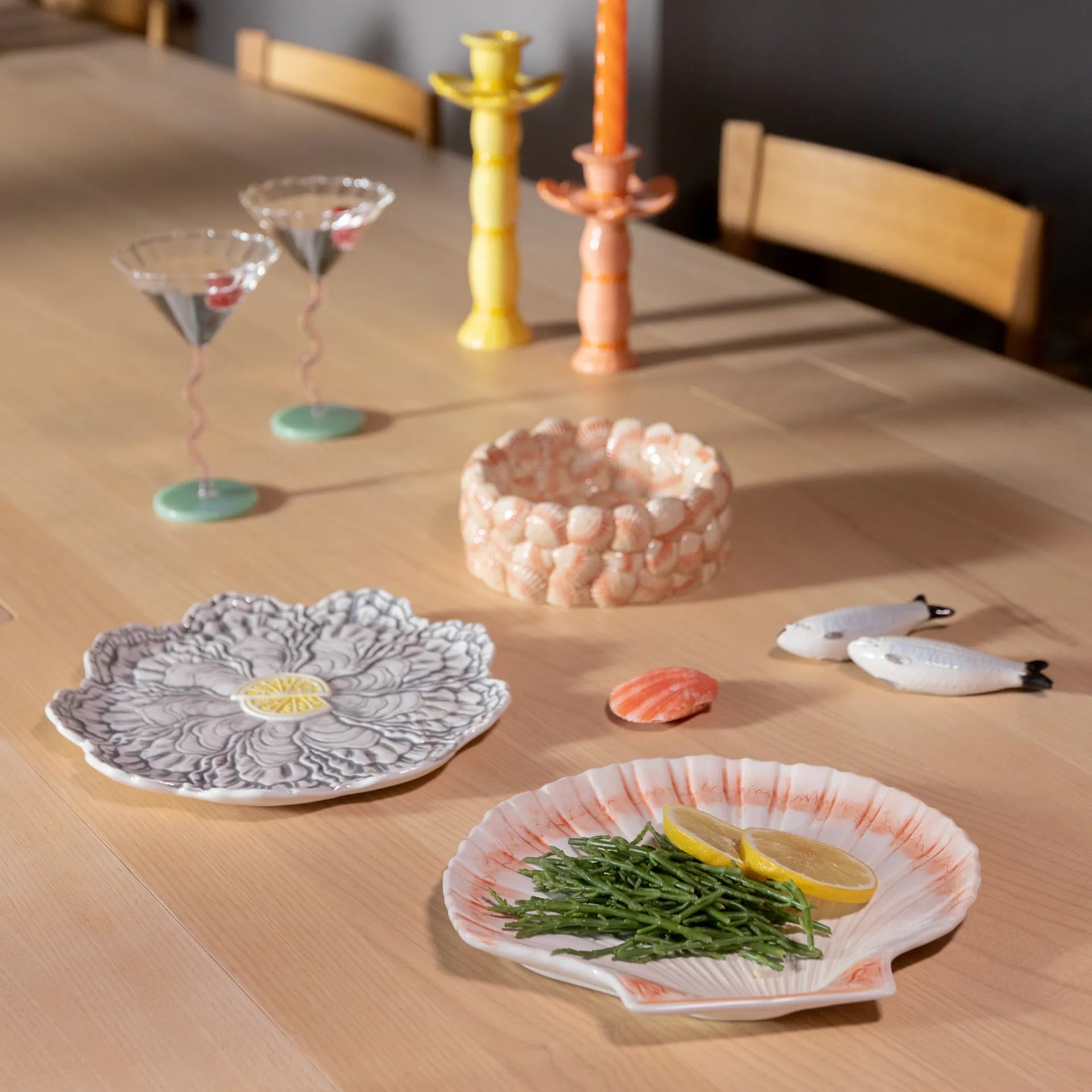KLEVERING-Plate cockle on dining table