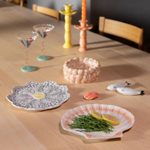 KLEVERING-Plate cockle on dining table