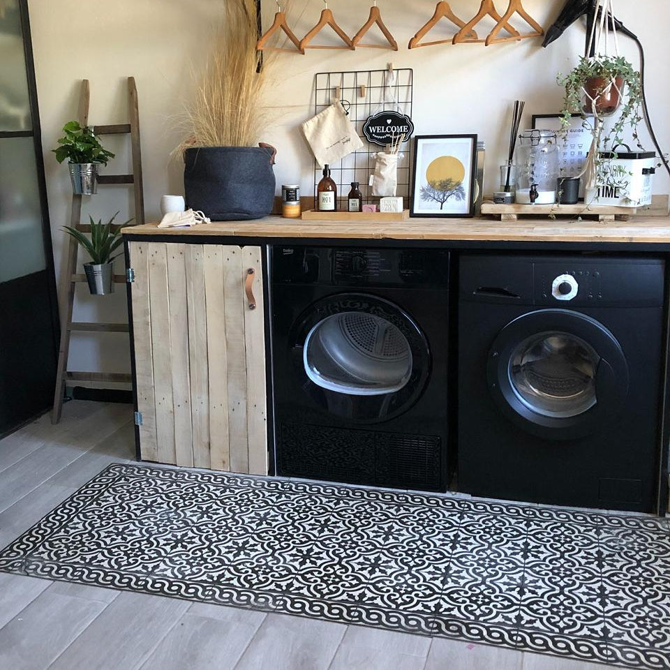BEIJA FLOR - Mountain B&W Antique Vinyl Rug