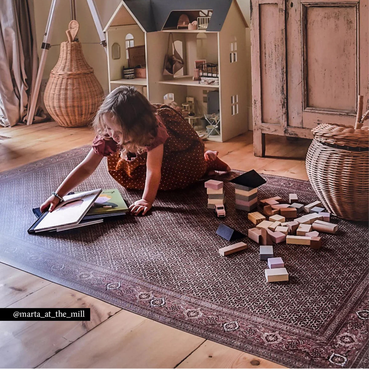 BEIJA FLOR- Rita Powder Vinyl Rug